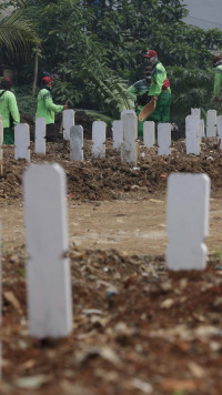 Kuburan Penuh, Pemakaman Covid-19 Terus Diperluas
