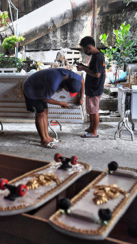 Sisa Peti Mati Jadi Skateboard Artsy